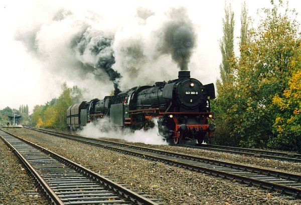 41 360 und 41 241 vor einem Kohlezug