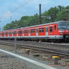 420 308-9 als S9 nach Hanau bei der Einfahrt in den Bahnhof Mainz-Bischofsheim