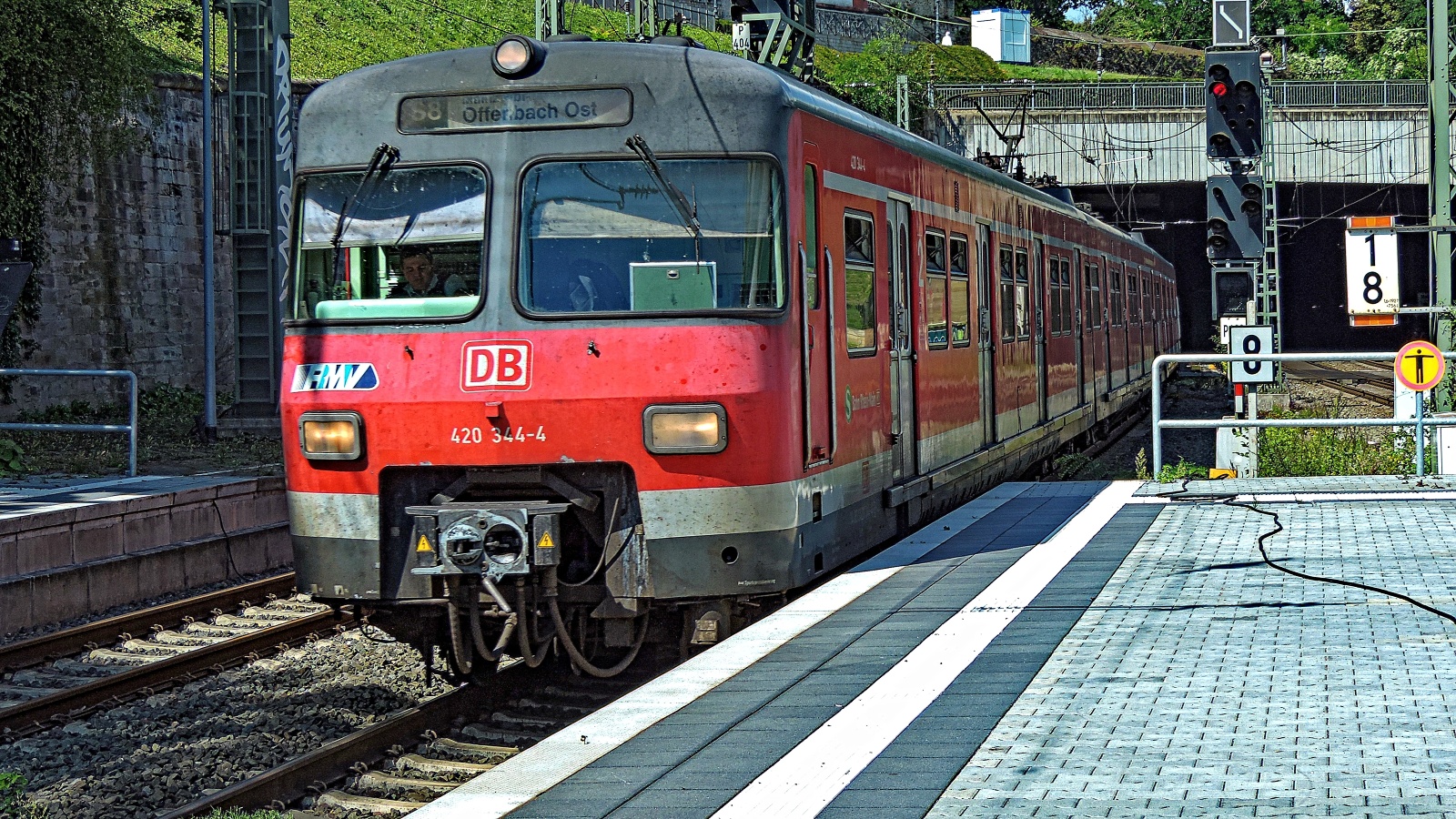 420 344-4 als S8 nach Offenbach-Ost