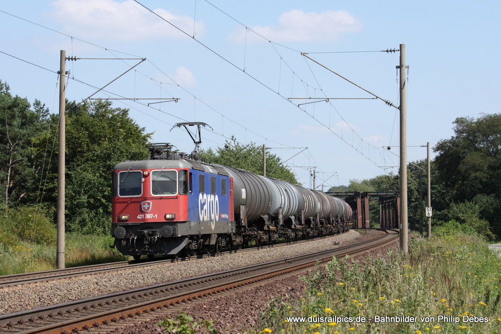 421 397-1 (SBB Cargo) mit einem Güterzug in Groß Gleidingen