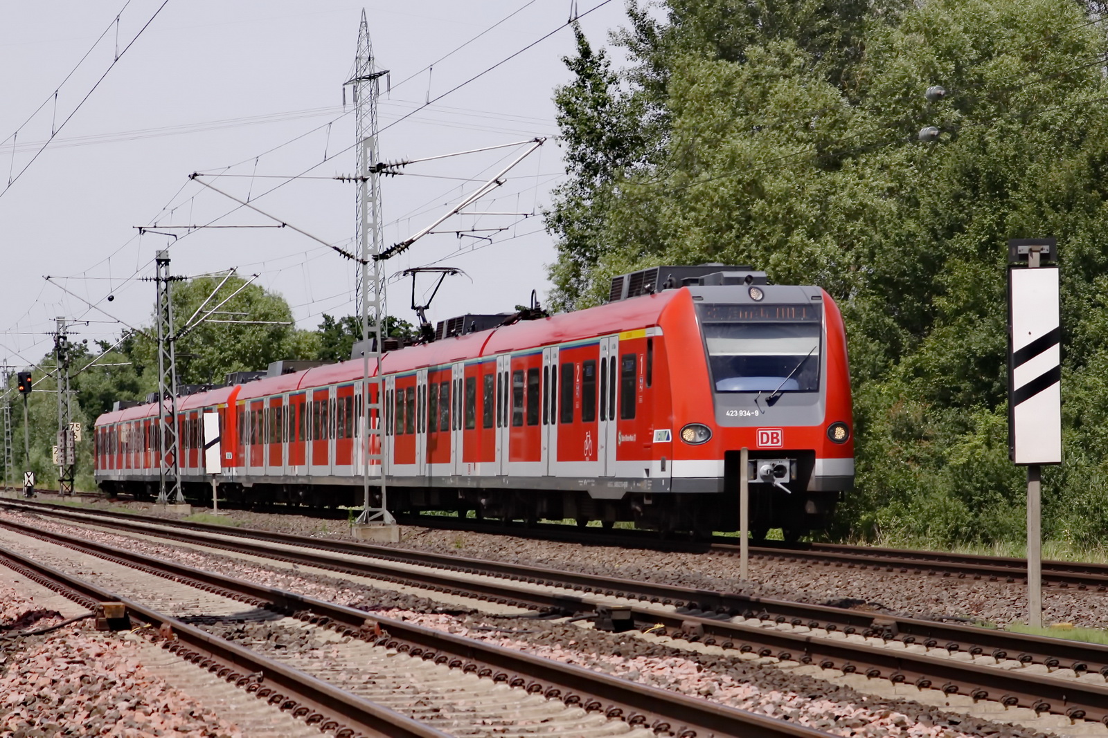 423 934-9 DB auf dem Weg nach Darmstadt Hauptbahnhof