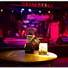 4244   --- in der Blues Bar ---