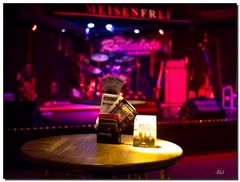 4244   --- in der Blues Bar ---