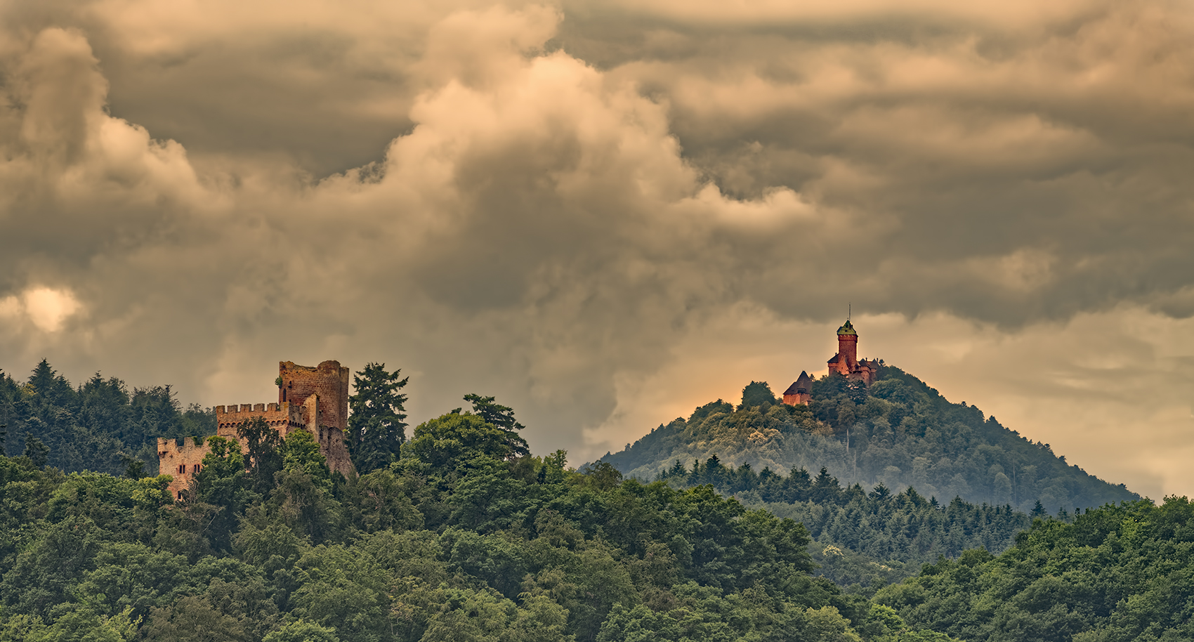 4287R Hochkönigsburg in der Landschaft Abend