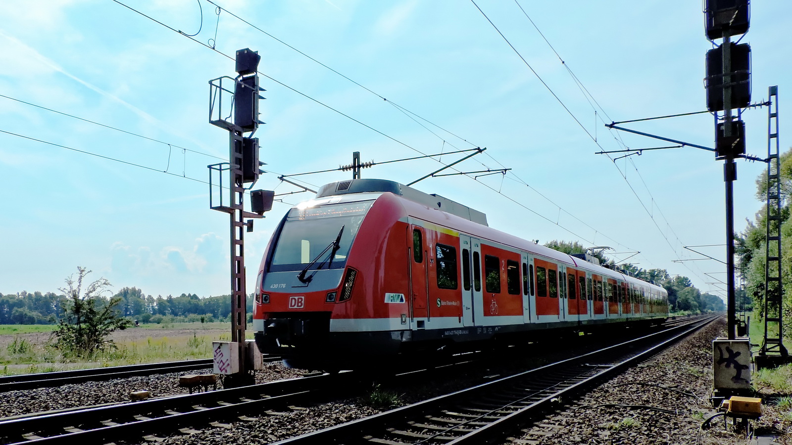 430 176 als S7 in Richtung Frankfurt-Main