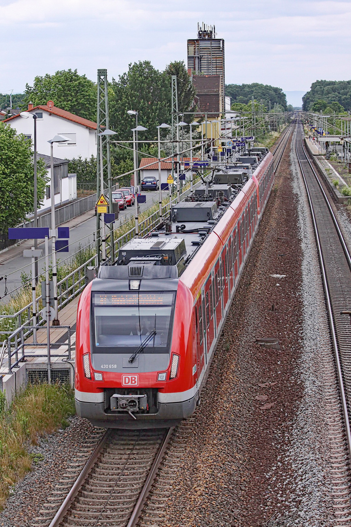 430 658 DB im Bahnhof Dornheim