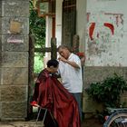 433 - Yangshuo - Barber In the Park