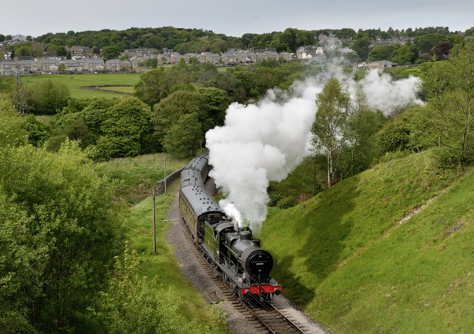 43924 der KWVR am 22.05.16 am Tunnel bei Oakworth