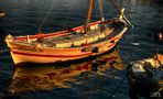 UNA BARCA EN EL PUERTO DE TARRAGONA. von LLUIS Mª. MONNE MUNOA