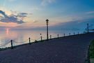 [ Ijsselmeer: Windkraftpark im Sonnenuntergang ] von axelunplugged