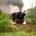 44 0093 stürmt mit dem Tankzug die Rampe hoch