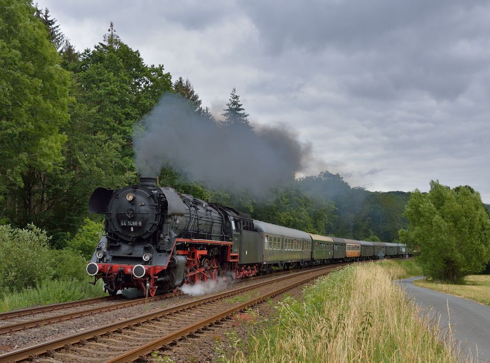 44 1486-8 am 07.07.19 bei Herste Foto & Bild | bahn, loks, eisenbahn ...