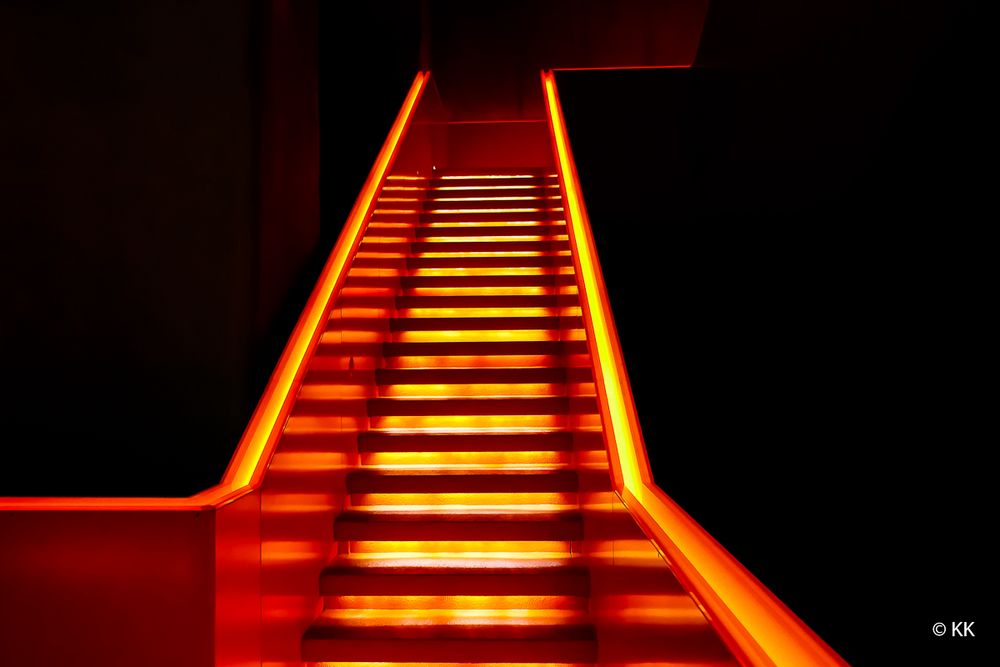 (46) Treppe in Rot