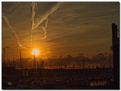 4658   --- Yachthafen bei Sonnenuntergang   ---
