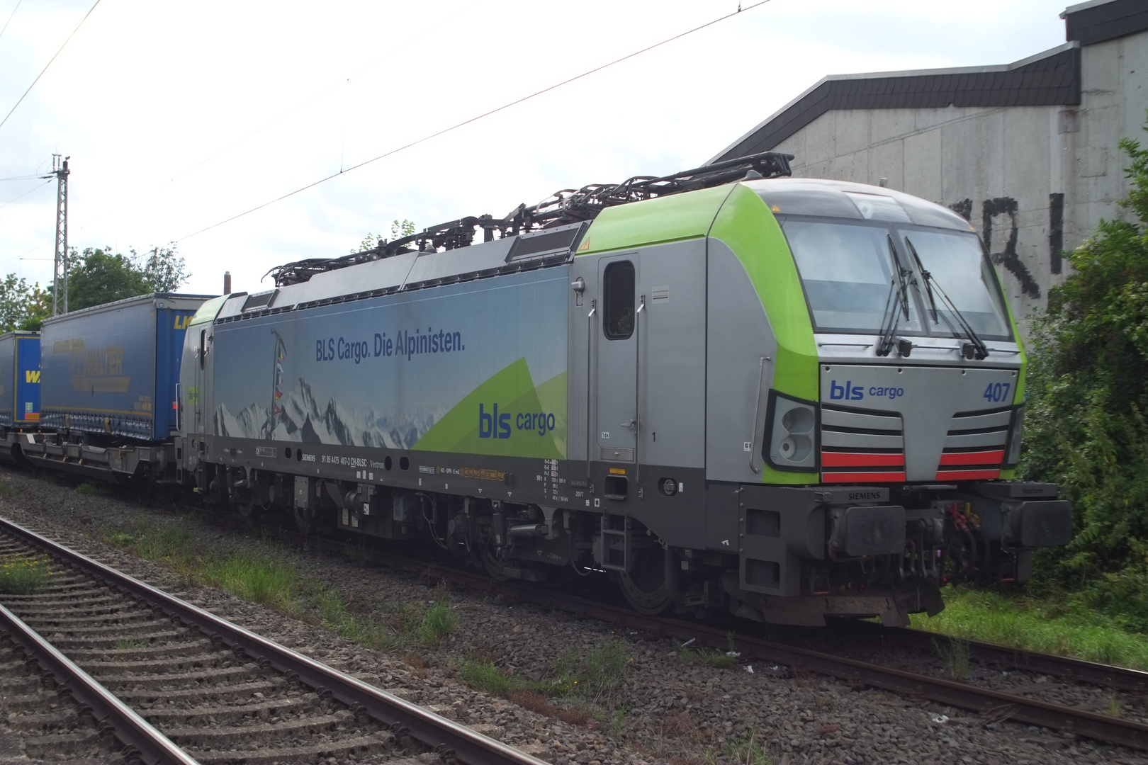 475 407 Vectron der BLS-Cargo