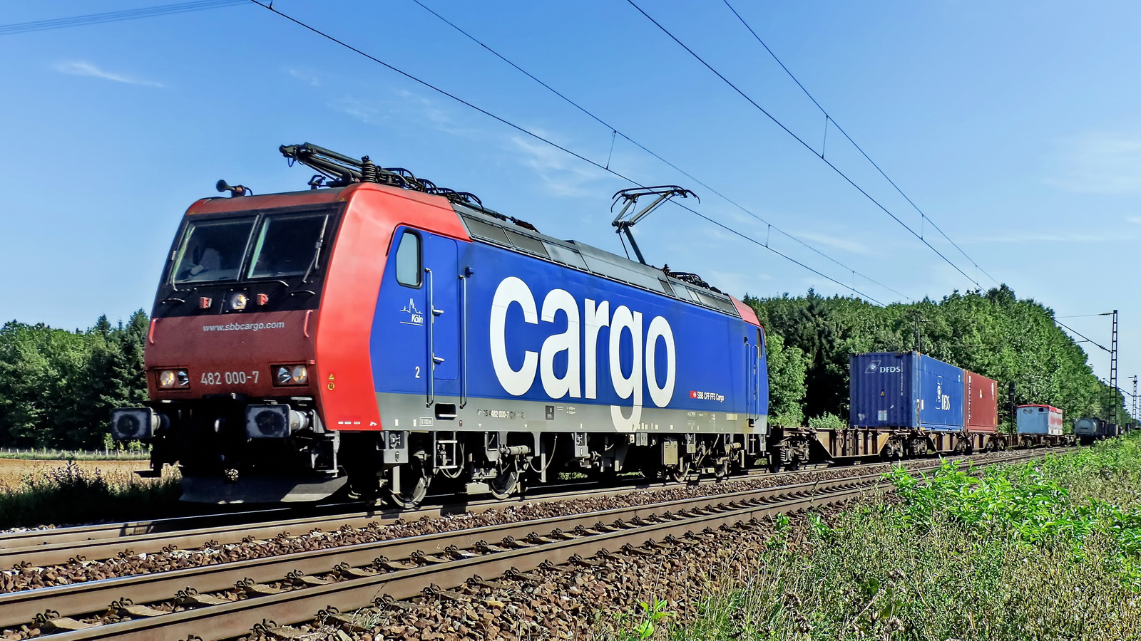 482 000-7 SBB Cargo mit einem gem. Güterzug