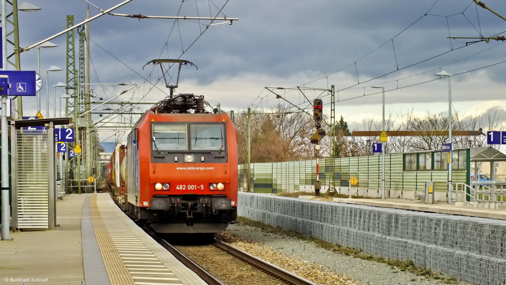 482 001-5 SBB-Cargo mit gem Güterzug