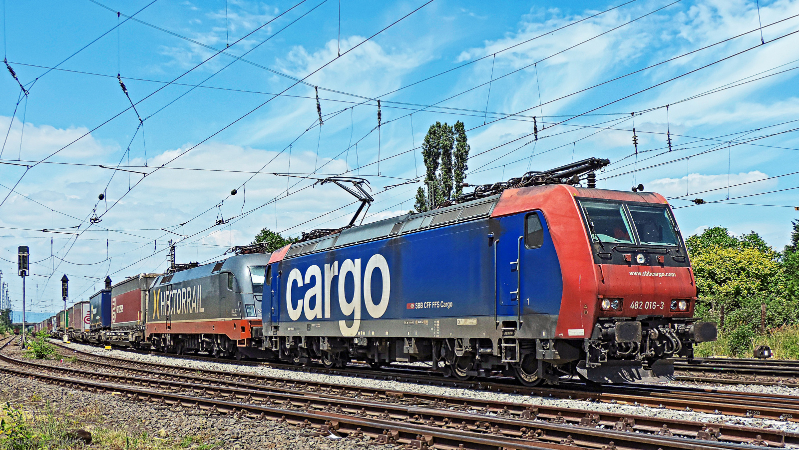 483016-5 SBB-Cargo und 242 517 Hectorrail "Fitzgerald"