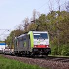 486 504 BLS Cargo mit einem gem. Güterzug