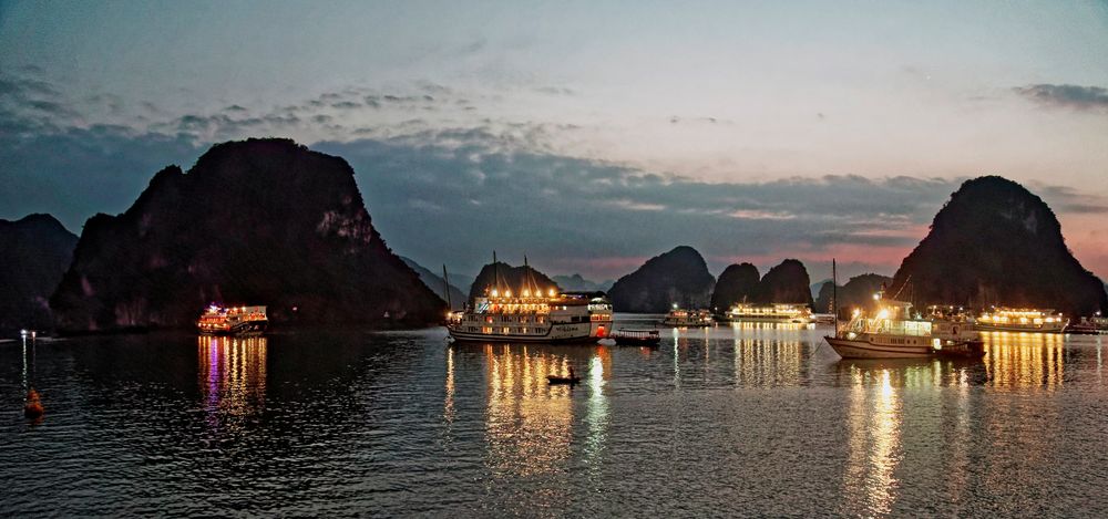 Panorama Halon-Bucht Vietnam von Toni46