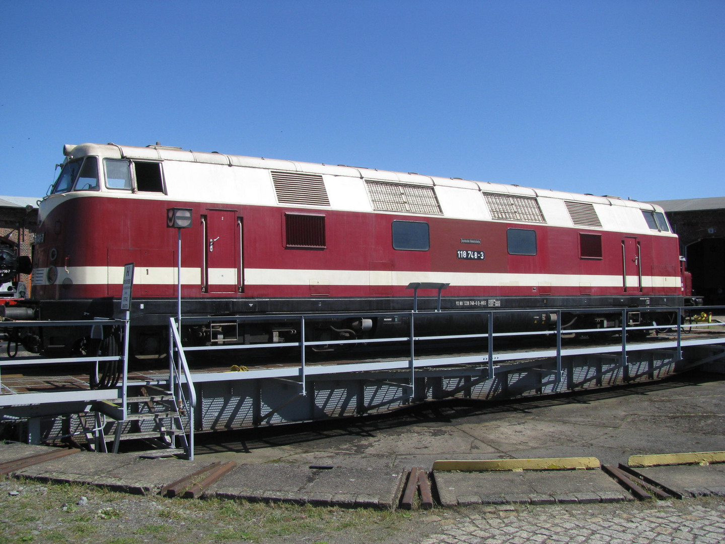 4achsige Diesellokomotive 118 748-3 der Deutschen Reichsbahn