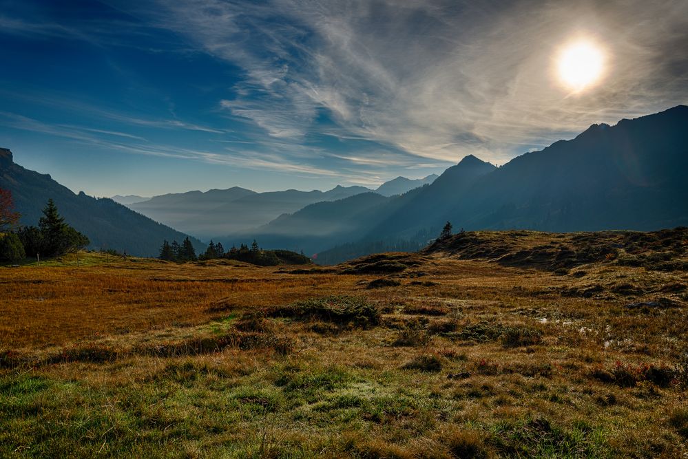 Herbstlicher Morgen im KLein-Walsertal von Hans Partes