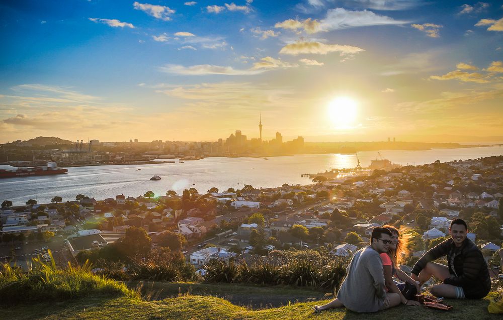 Smiling for Auckland von Bernhard H. Ebner