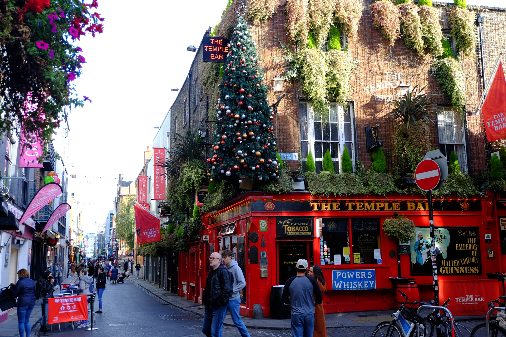 (5) Baile Átha Cliath:  Temple Bar - I gceantar siamsaíochta Bhaile Átha Cliath