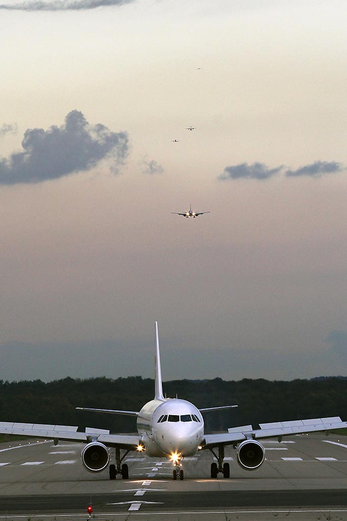 5 Flieger bei der Landung