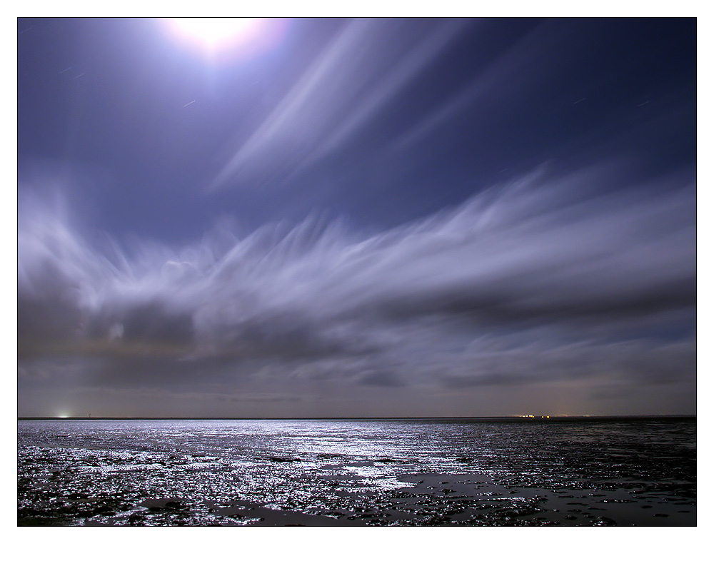 5 Minuten Vollmond über dem Wattenmeer von Peter Rohde