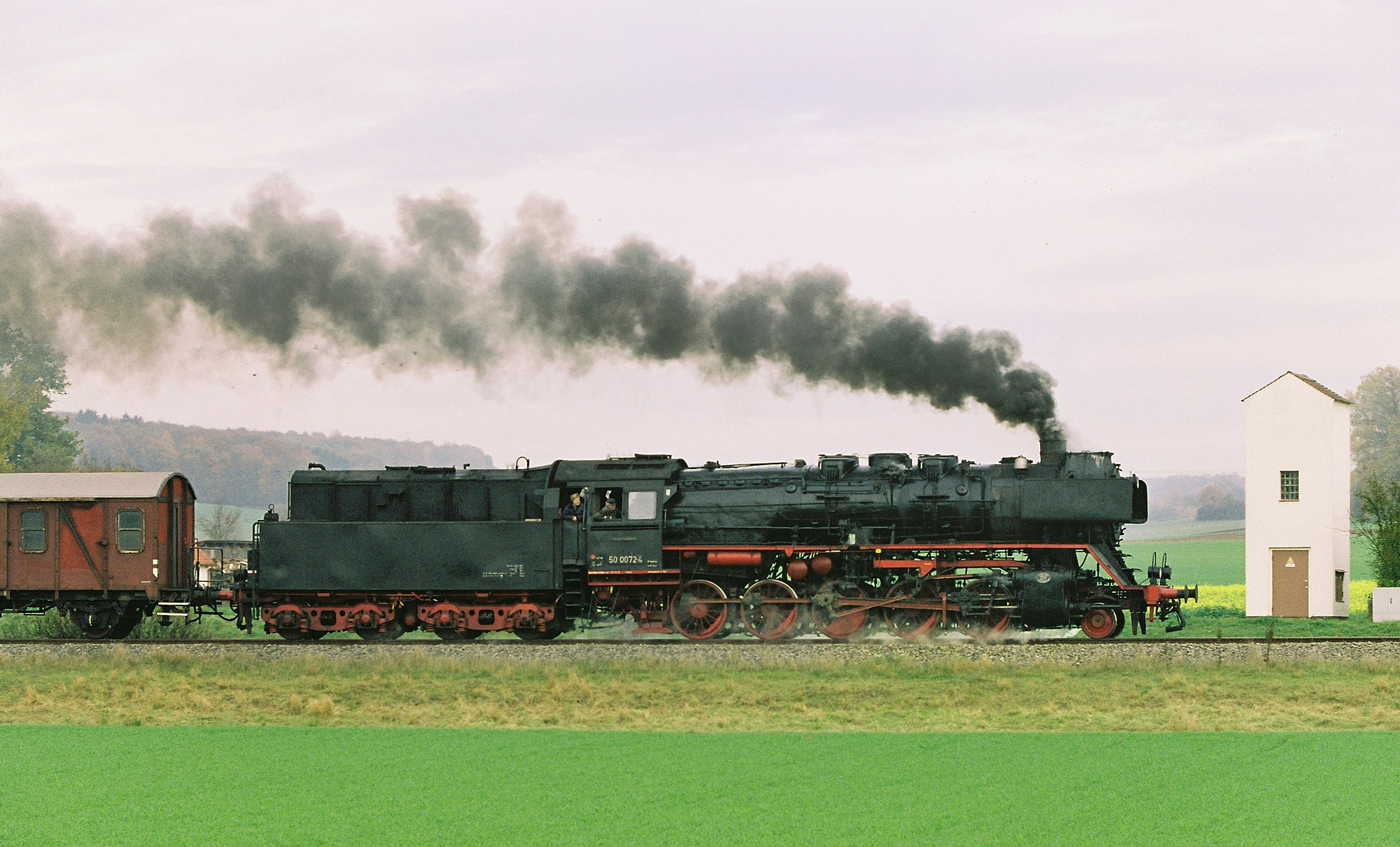 50 0072-4 mit Ölfeuerung im Güterzugdienst ...