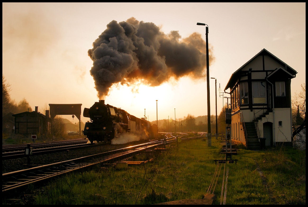 50 3610-8 fährt, einem Inferno gleich, aus Nossen....