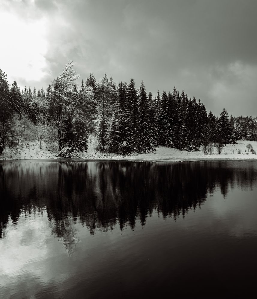 Mit den Füßen im Wasser... von Kim C. Weber 