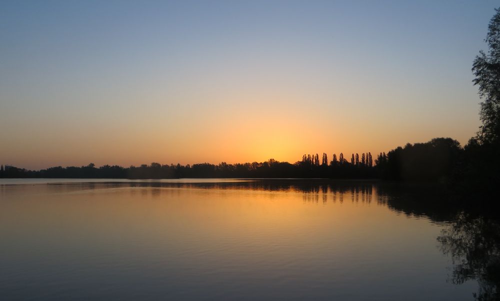 Vor Sonnenaufgang am Koldinger See von Peter Vollmert