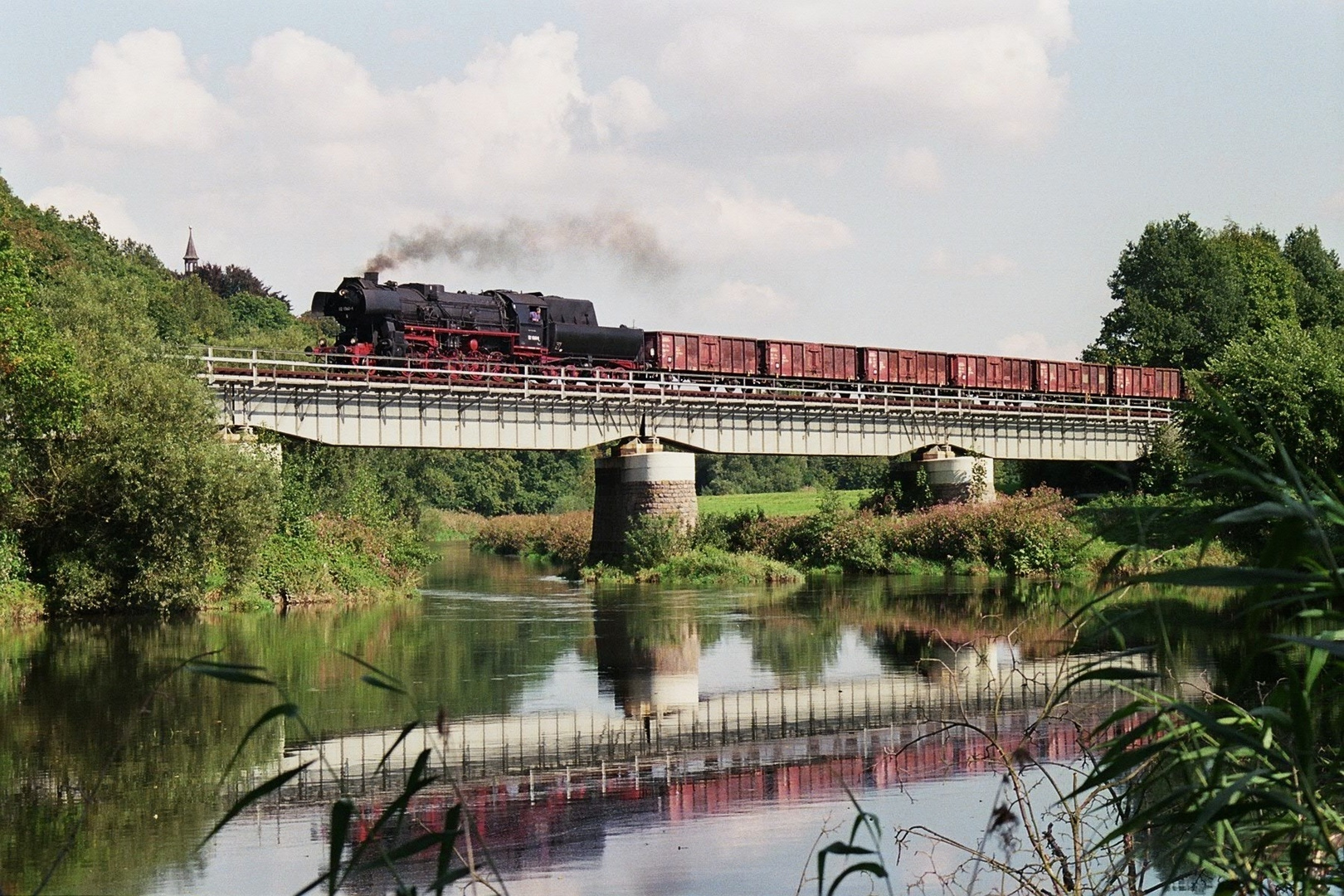 52 1360 auf der Brücke hinter Döbern