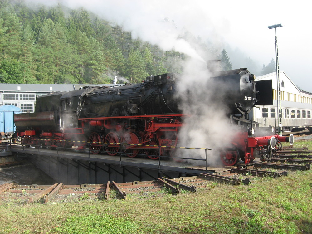 52 6106 auf der Drehscheibe im Bw Geroldstein