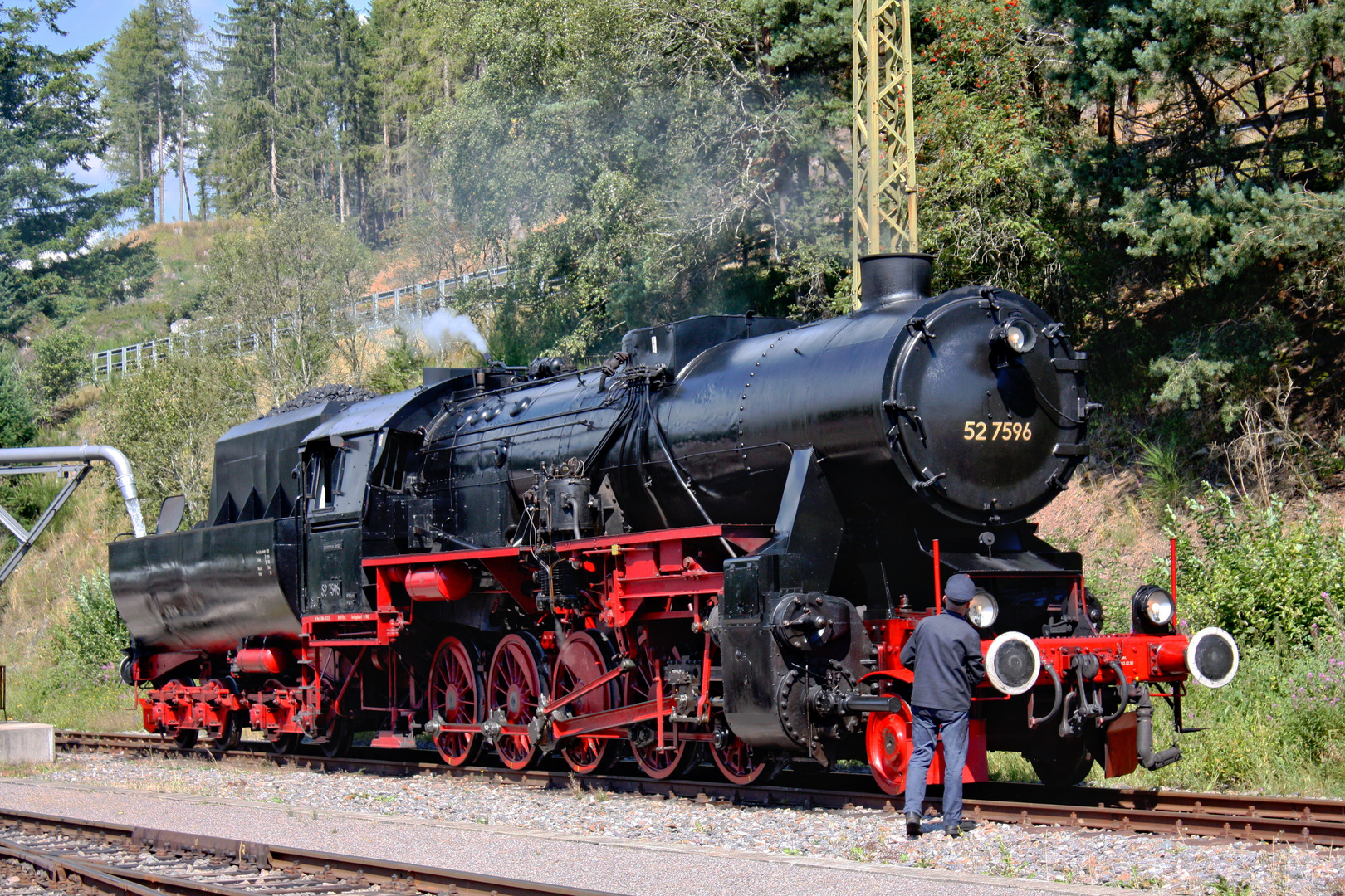 52 7596 beim Wasserfassen in Seebrugg