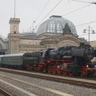 52 8079-7 mit einem Sonderzug in Dresden Hbf