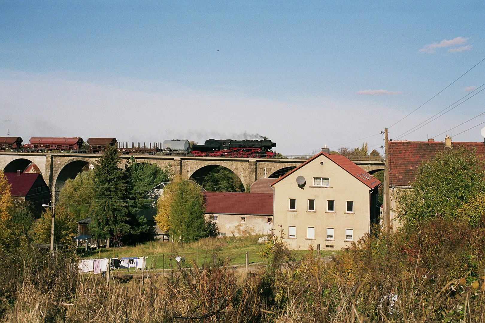 52 8080 auf dem Viadukt bei Demitz-Thumitz