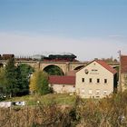 52 8080 auf dem Viadukt bei Demitz-Thumitz