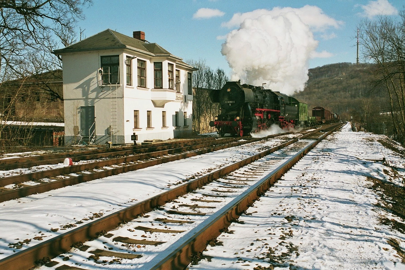 52 8080 fährt in Löbau ein