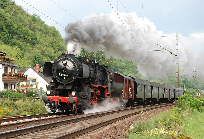 52 8134 auf der rechten Rheinstrecke