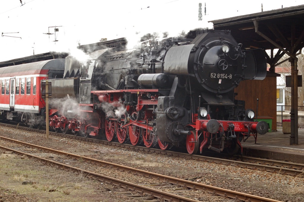 52 8154 am Bahnsteig Leipzig Plagwitz