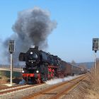 52 8154 mit IGE-Sonderzug ( DPE 92911 ) bei der Ausfahrt aus Raun/Vogtland (21.02.07)