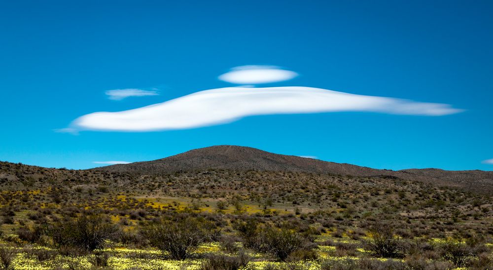 Wolkenhut im  Mojave Valley von Fotochuck