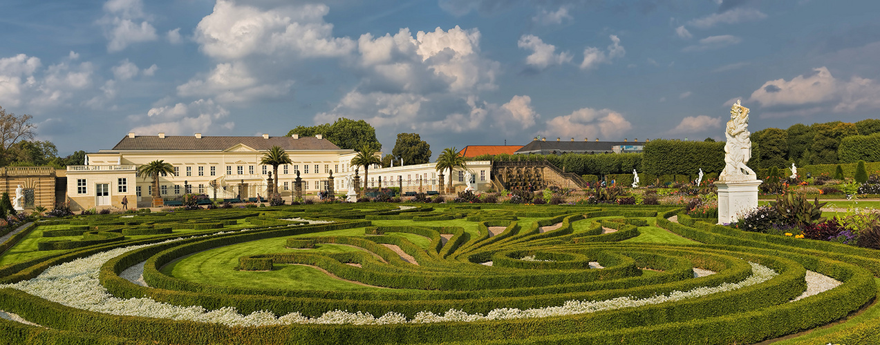 5236N Herrenhäuser Gärten mit neuem Schloss Panorama Foto