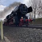 528141-5 nimmt Fahrt auf