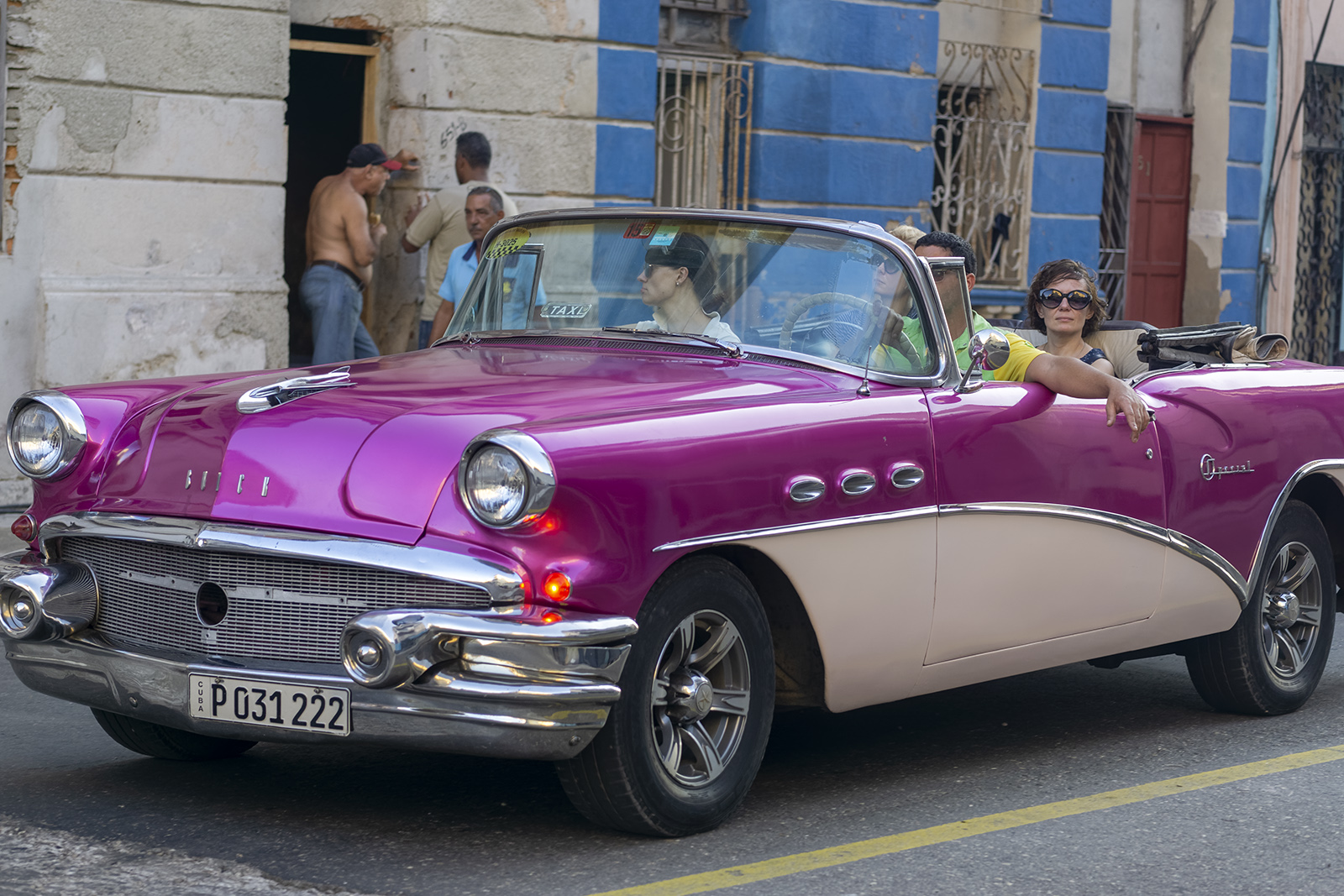 5331SA Cuba Havanna Street mit Oldtimer Cabrio