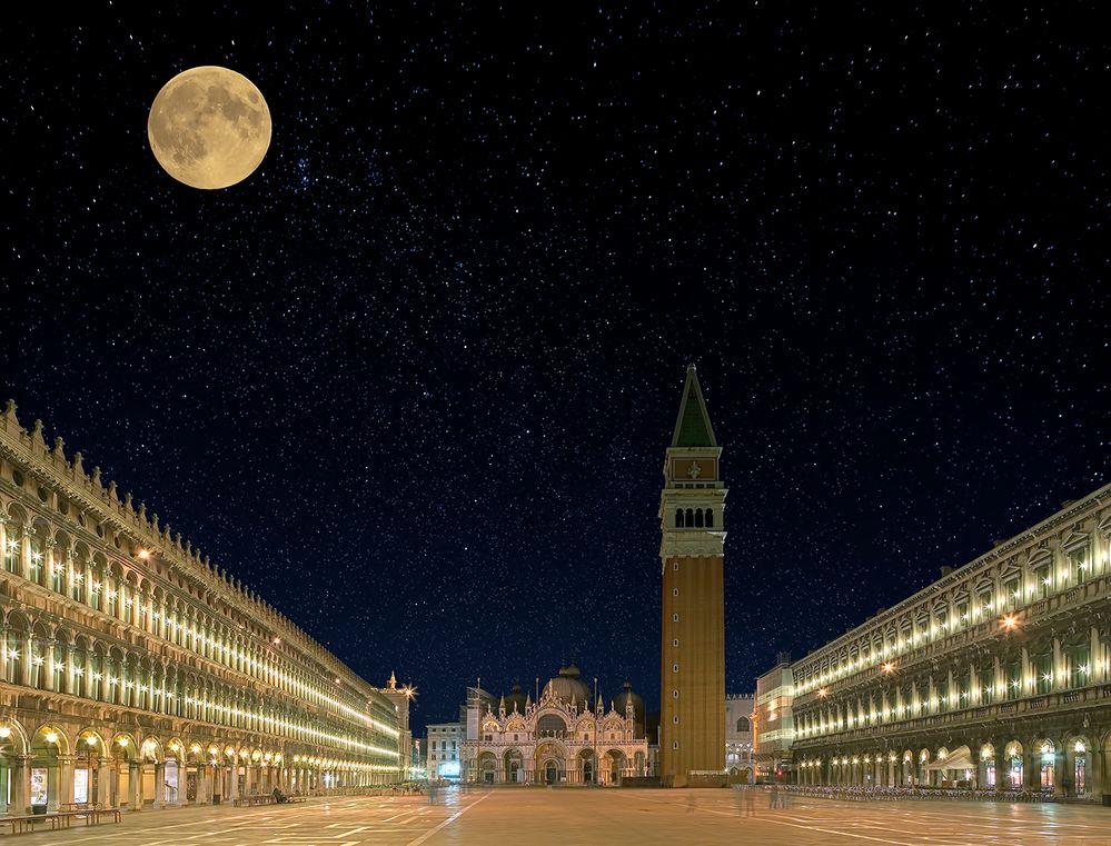 551B-68B Markusplatz Venedig Nacht mit Sternenhimmel und Mond Foto