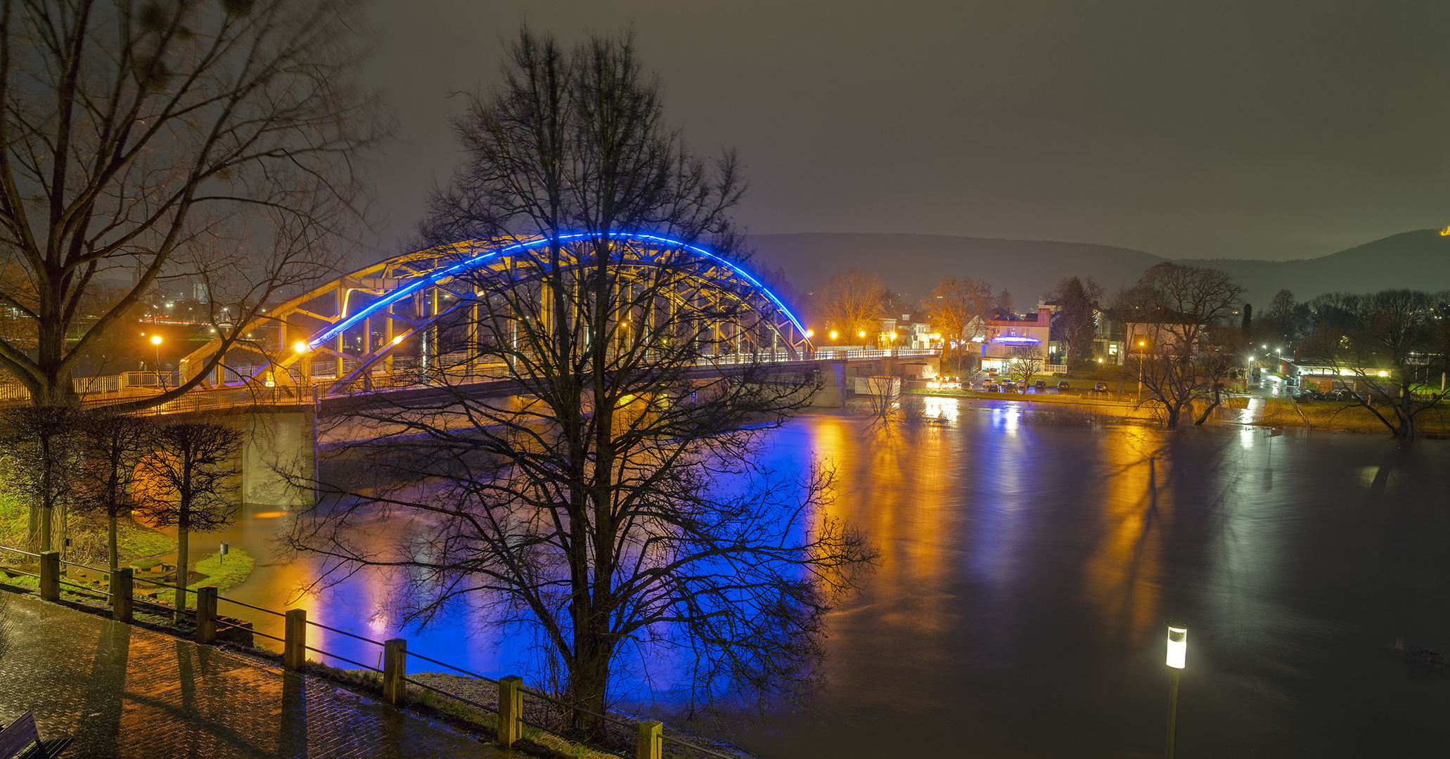 5553TZ Rinteln an der Weserbrücke Abendbeleuchtung